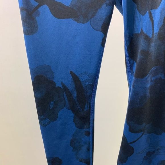 Lululemon Wunder Under Crop II Full On Luxtreme Jumbo Inky Floral Size 4 - Picture 6 of 9